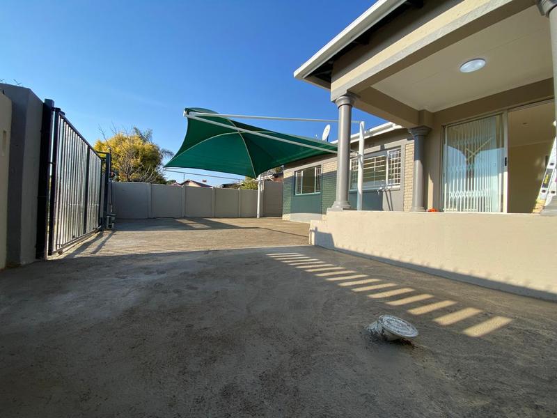 To Let 4 Bedroom Property for Rent in Edenvale Gauteng