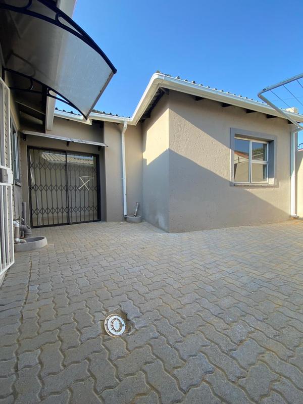 To Let 4 Bedroom Property for Rent in Edenvale Gauteng