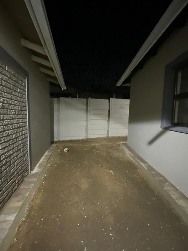 To Let 4 Bedroom Property for Rent in Edenvale Gauteng