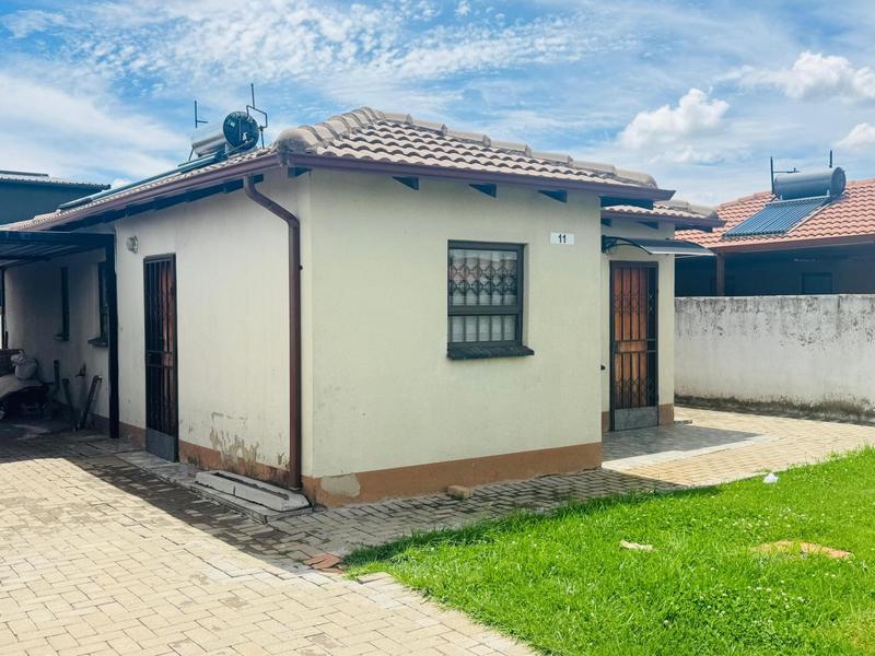 3 Bedroom Property for Sale in Klippoortjie Gauteng