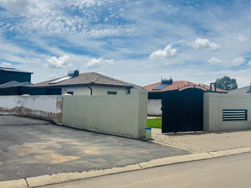 3 Bedroom Property for Sale in Klippoortjie Gauteng