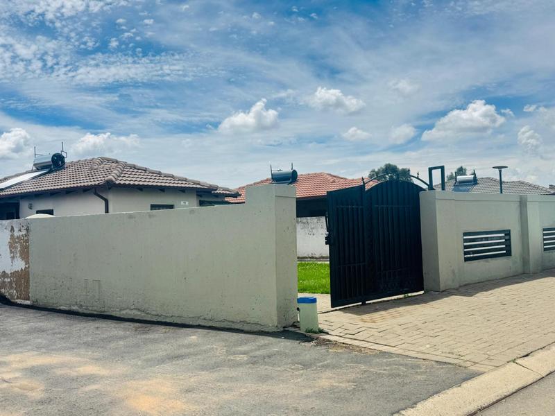 3 Bedroom Property for Sale in Klippoortjie Gauteng
