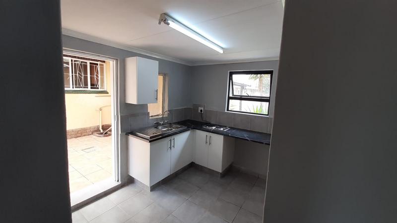 To Let 1 Bedroom Property for Rent in Bonaero Park Gauteng