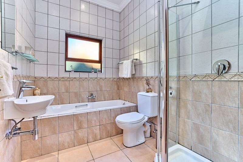 3 Bedroom Property for Sale in Featherbrooke Estate Gauteng