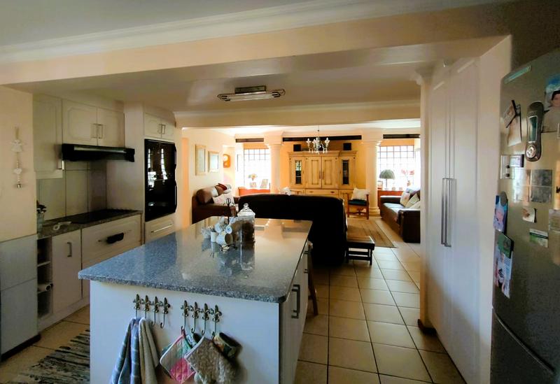 7 Bedroom Property for Sale in Lisdogan Park Gauteng