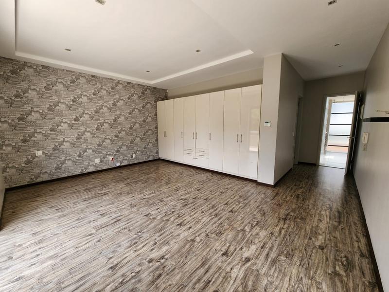 4 Bedroom Property for Sale in Houghton Gauteng