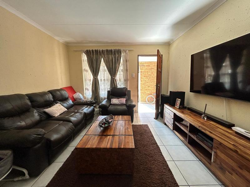 3 Bedroom Property for Sale in Klippoortje Gauteng