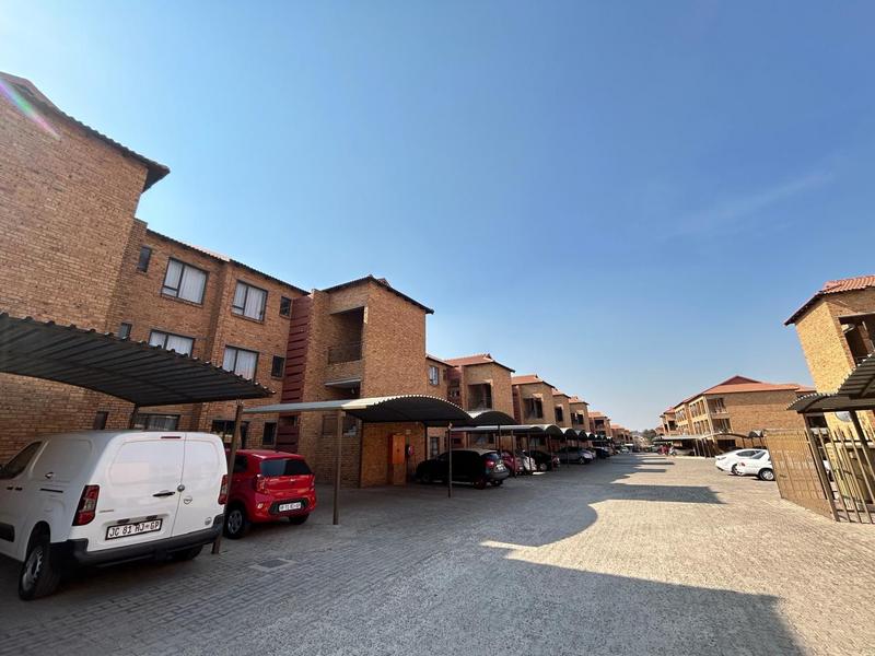 3 Bedroom Property for Sale in Klippoortje Gauteng