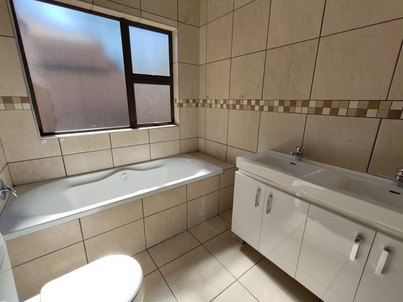 4 Bedroom Property for Sale in Three Rivers East Gauteng