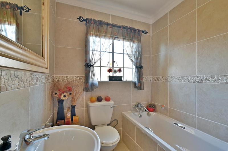3 Bedroom Property for Sale in Wilgeheuwel Gauteng