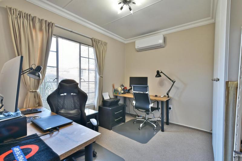 3 Bedroom Property for Sale in Wilgeheuwel Gauteng