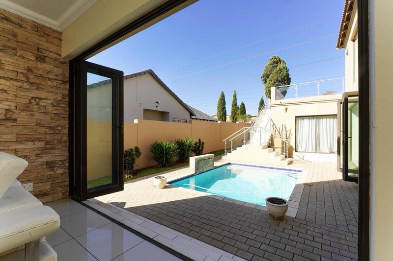 To Let 4 Bedroom Property for Rent in Cedar Creek Gauteng