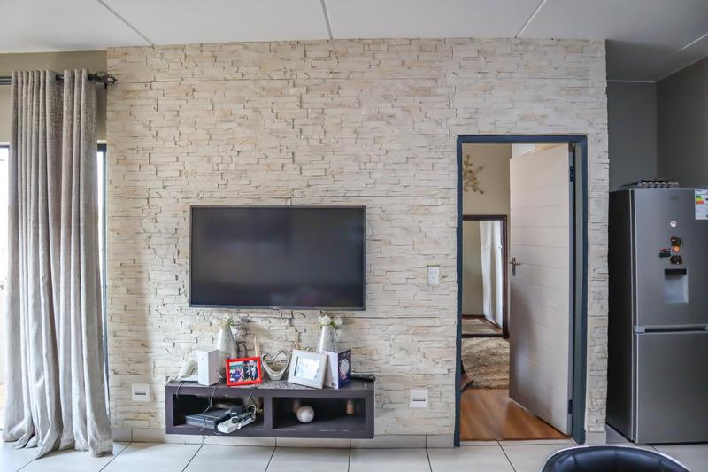 2 Bedroom Property for Sale in Glen Austin Gauteng