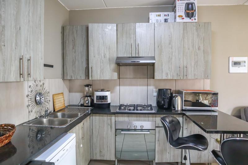2 Bedroom Property for Sale in Glen Austin Gauteng