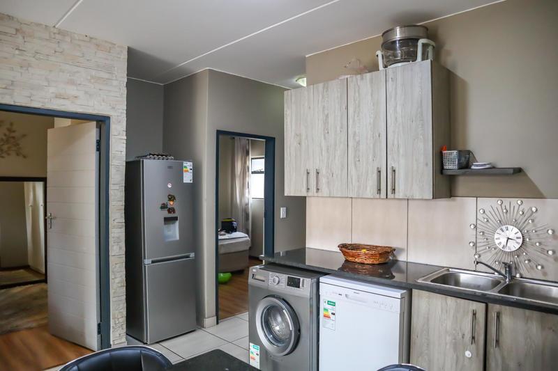 2 Bedroom Property for Sale in Glen Austin Gauteng