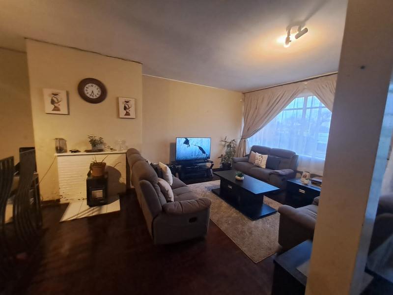To Let 3 Bedroom Property for Rent in Florida Lake Gauteng