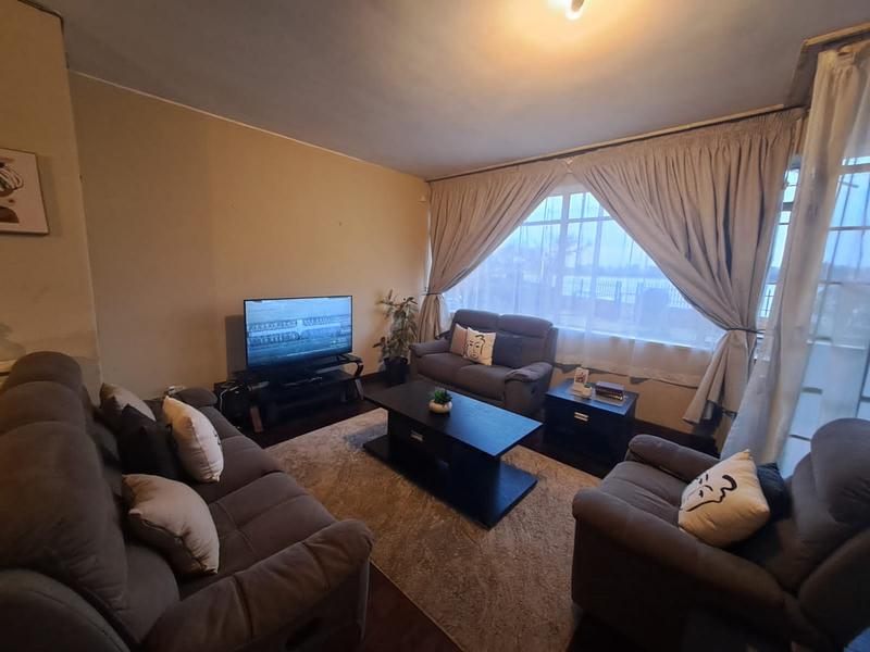 To Let 3 Bedroom Property for Rent in Florida Lake Gauteng