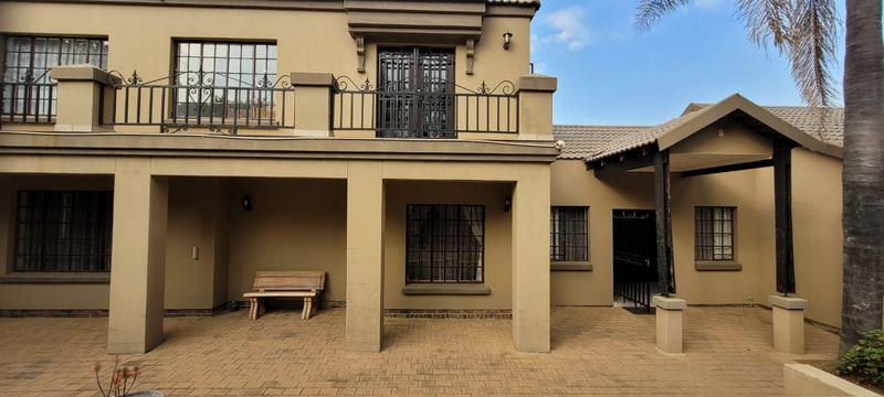 6 Bedroom Property for Sale in Glenvista Gauteng