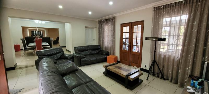 6 Bedroom Property for Sale in Glenvista Gauteng