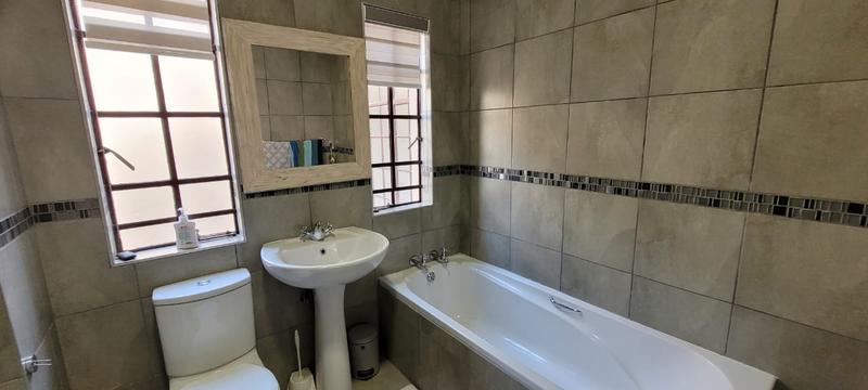 6 Bedroom Property for Sale in Glenvista Gauteng