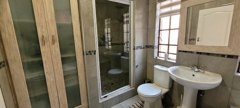 6 Bedroom Property for Sale in Glenvista Gauteng