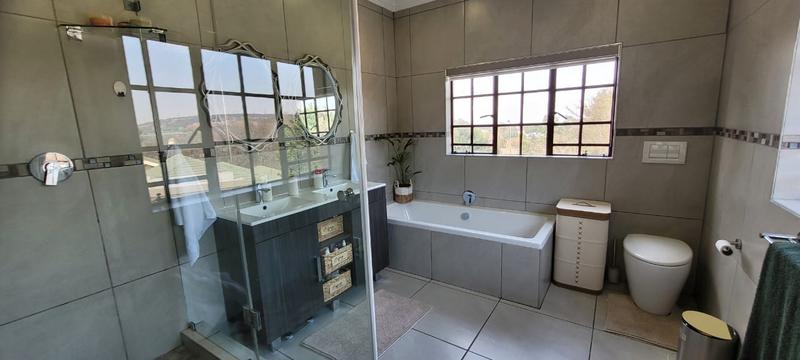 6 Bedroom Property for Sale in Glenvista Gauteng