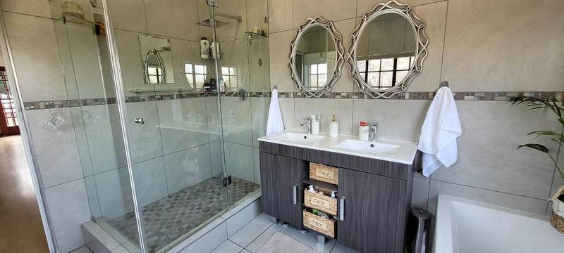 6 Bedroom Property for Sale in Glenvista Gauteng