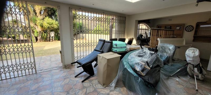 6 Bedroom Property for Sale in Glenvista Gauteng