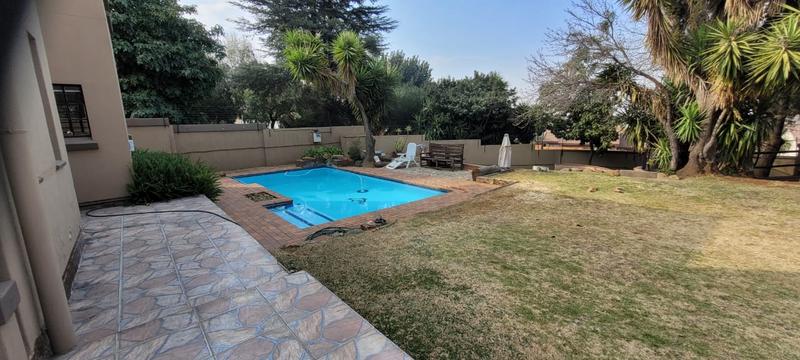 6 Bedroom Property for Sale in Glenvista Gauteng