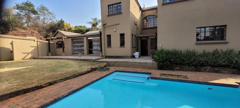 6 Bedroom Property for Sale in Glenvista Gauteng