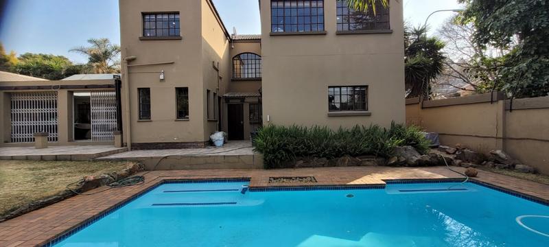 6 Bedroom Property for Sale in Glenvista Gauteng