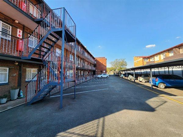 1 Bedroom Property for Sale in New Redruth Gauteng