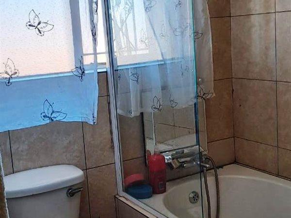 1 Bedroom Property for Sale in New Redruth Gauteng