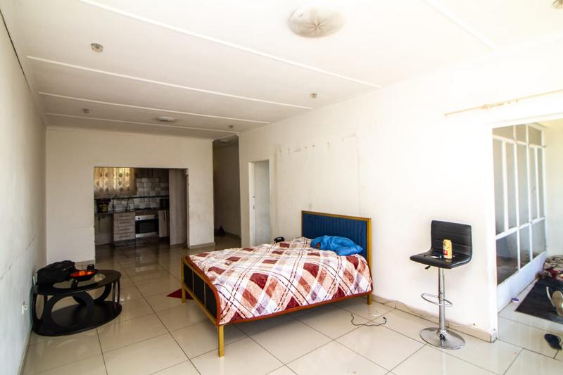 1 Bedroom Property for Sale in Kew Gauteng