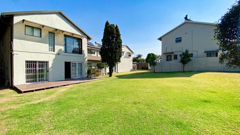 6 Bedroom Property for Sale in Marais Steyn Park Gauteng