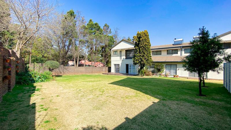 6 Bedroom Property for Sale in Marais Steyn Park Gauteng