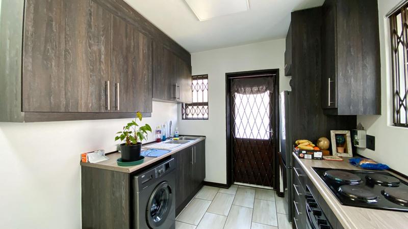 6 Bedroom Property for Sale in Marais Steyn Park Gauteng