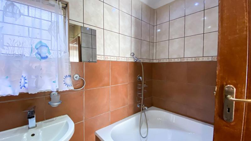 6 Bedroom Property for Sale in Marais Steyn Park Gauteng