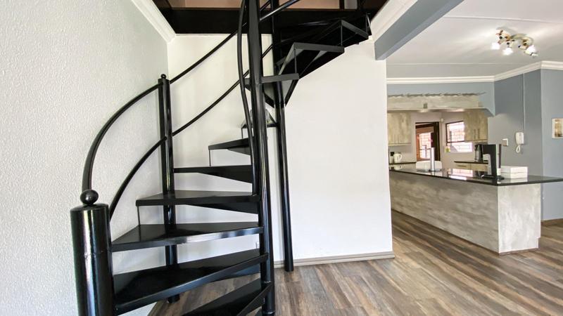 6 Bedroom Property for Sale in Marais Steyn Park Gauteng