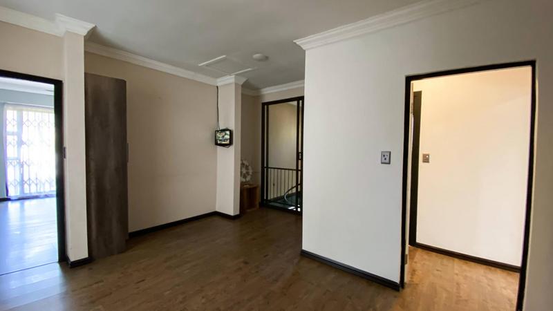 6 Bedroom Property for Sale in Marais Steyn Park Gauteng