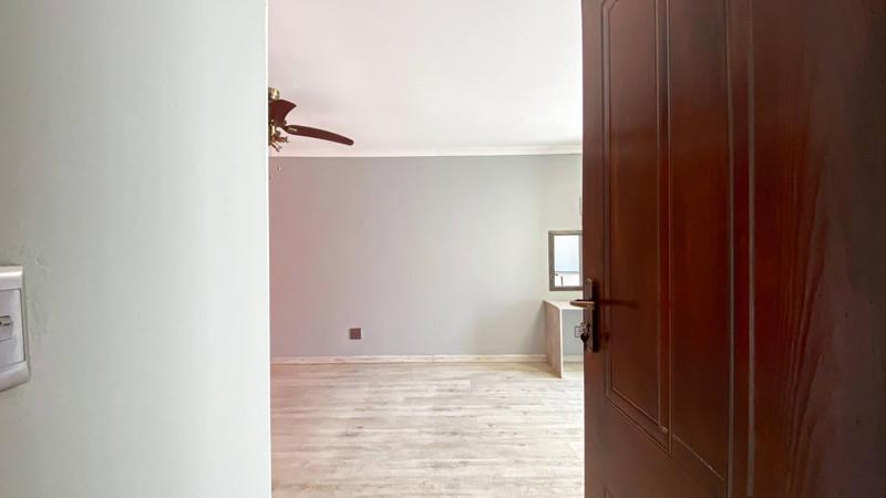 6 Bedroom Property for Sale in Marais Steyn Park Gauteng