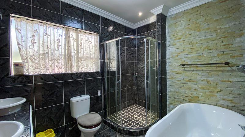 6 Bedroom Property for Sale in Marais Steyn Park Gauteng