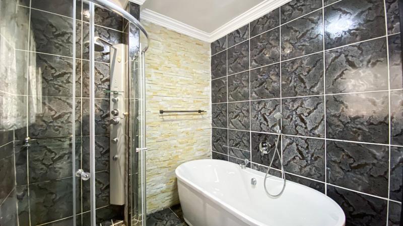 6 Bedroom Property for Sale in Marais Steyn Park Gauteng