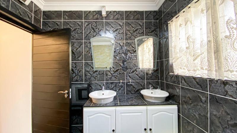 6 Bedroom Property for Sale in Marais Steyn Park Gauteng