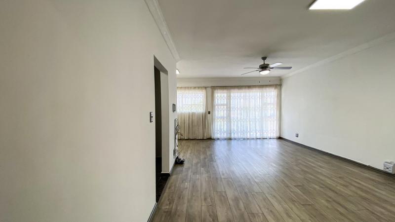 6 Bedroom Property for Sale in Marais Steyn Park Gauteng