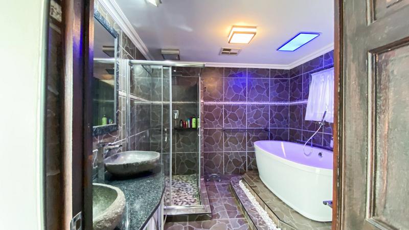 6 Bedroom Property for Sale in Marais Steyn Park Gauteng