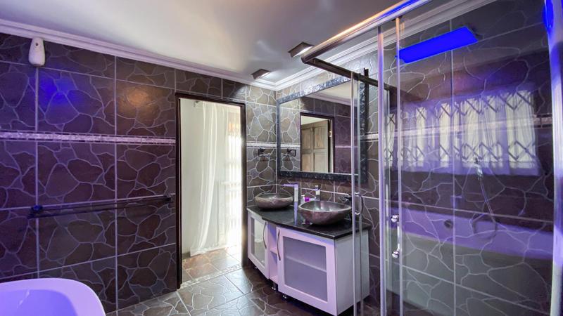 6 Bedroom Property for Sale in Marais Steyn Park Gauteng