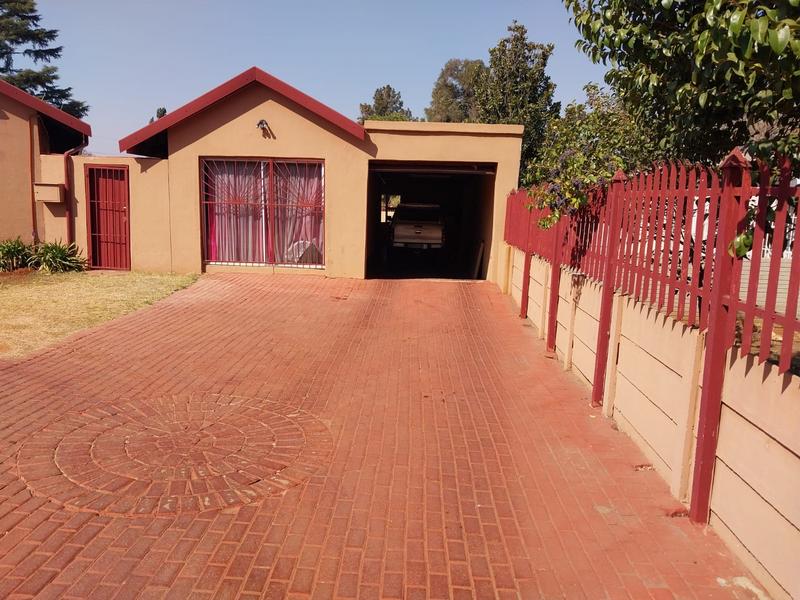 4 Bedroom Property for Sale in Erasmia Gauteng
