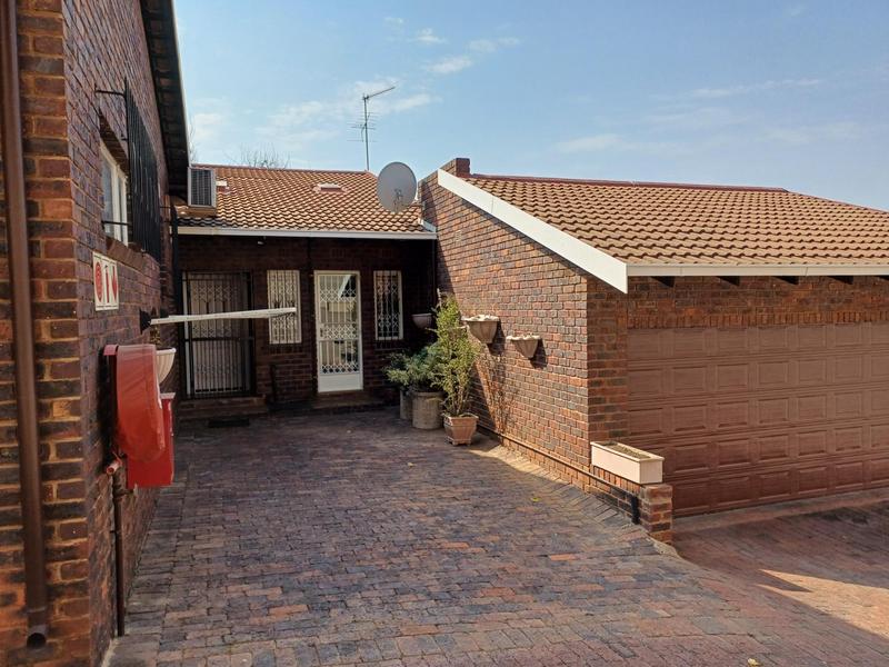 To Let 2 Bedroom Property for Rent in Morning Hill Gauteng