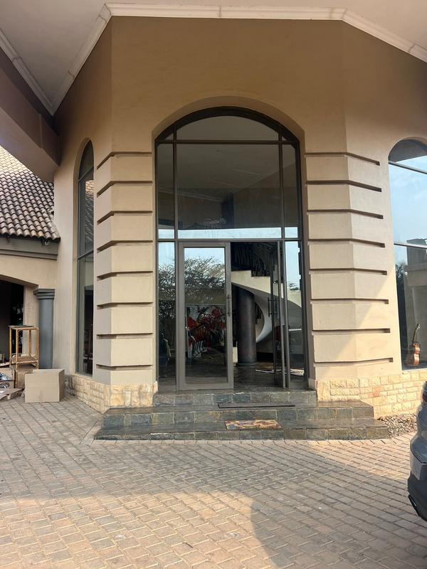 6 Bedroom Property for Sale in Mooikloof Gauteng